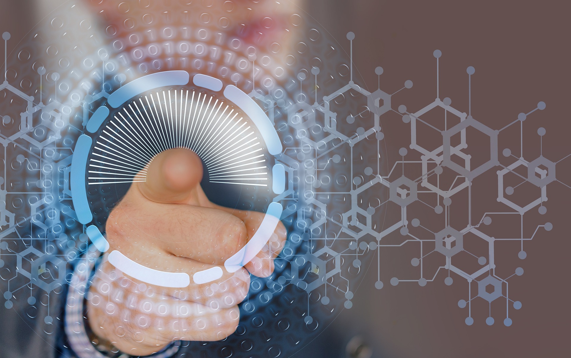 Eine Person bedient ein zukunftsartiges digitales System