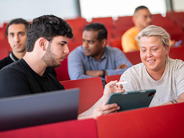 Studierende im Hörsaal am Campus Mülheim