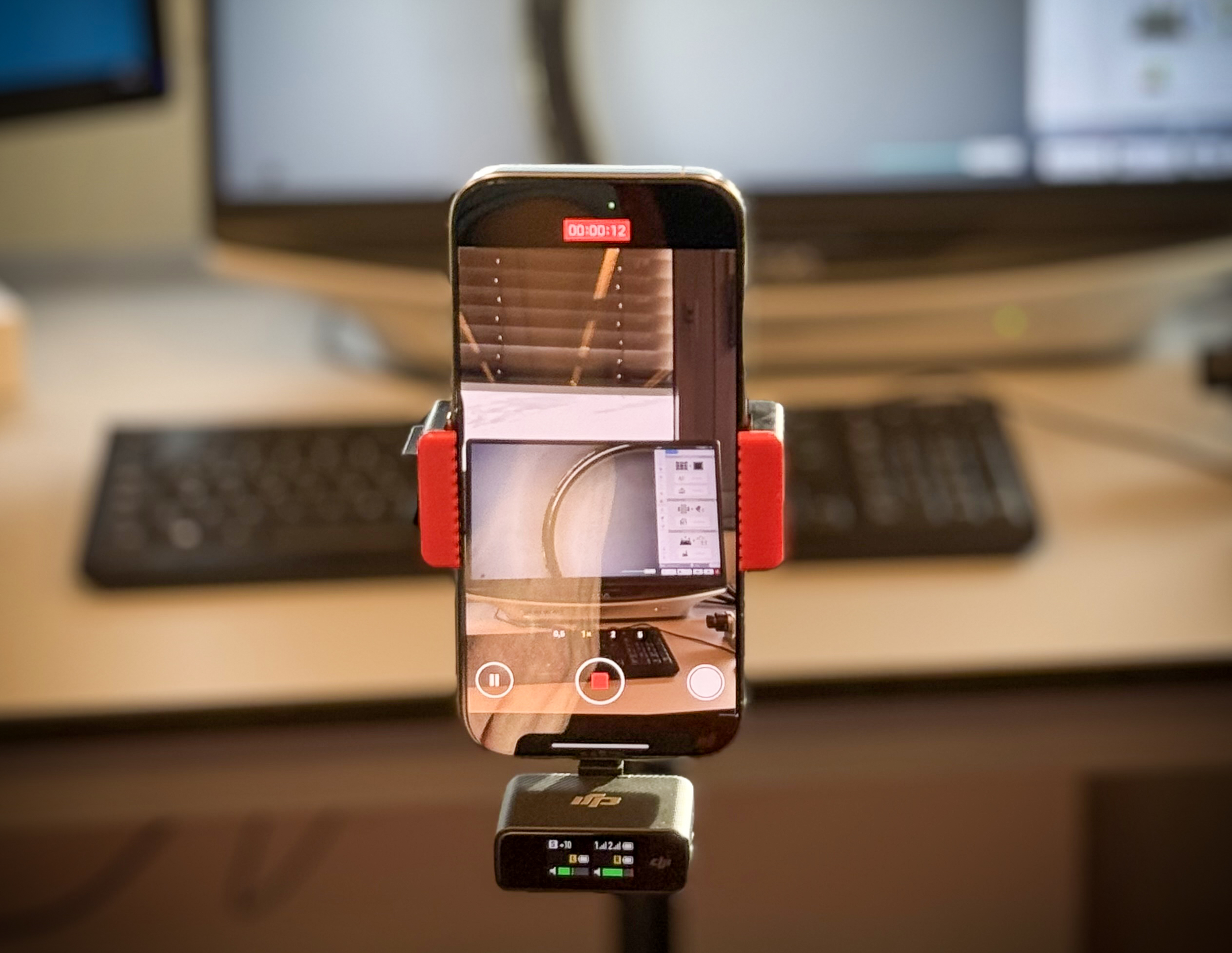 Handydisplay zeigt Labor