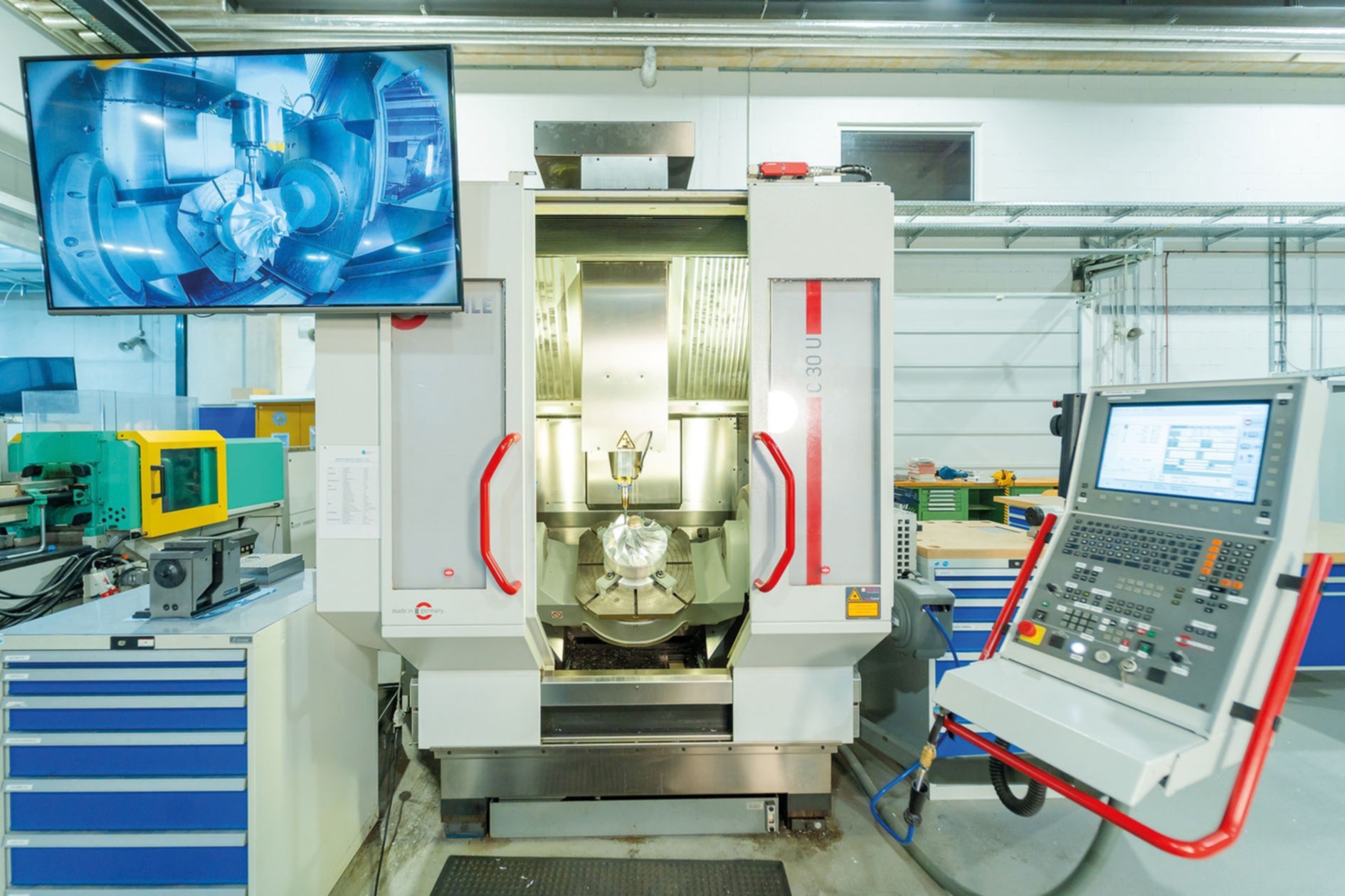 Im Labor wurde getestet, welchen Einfluss eine eingebettete KI ­sowie verschiedene Hardwarekomponenten auf die Energiebilanz eines Zerspanungsprozesses nehmen.