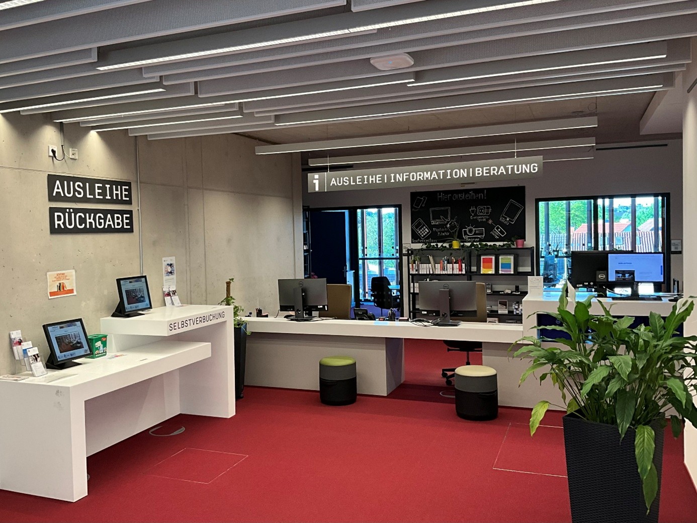 information desk and self-booking in the library in mülheim
