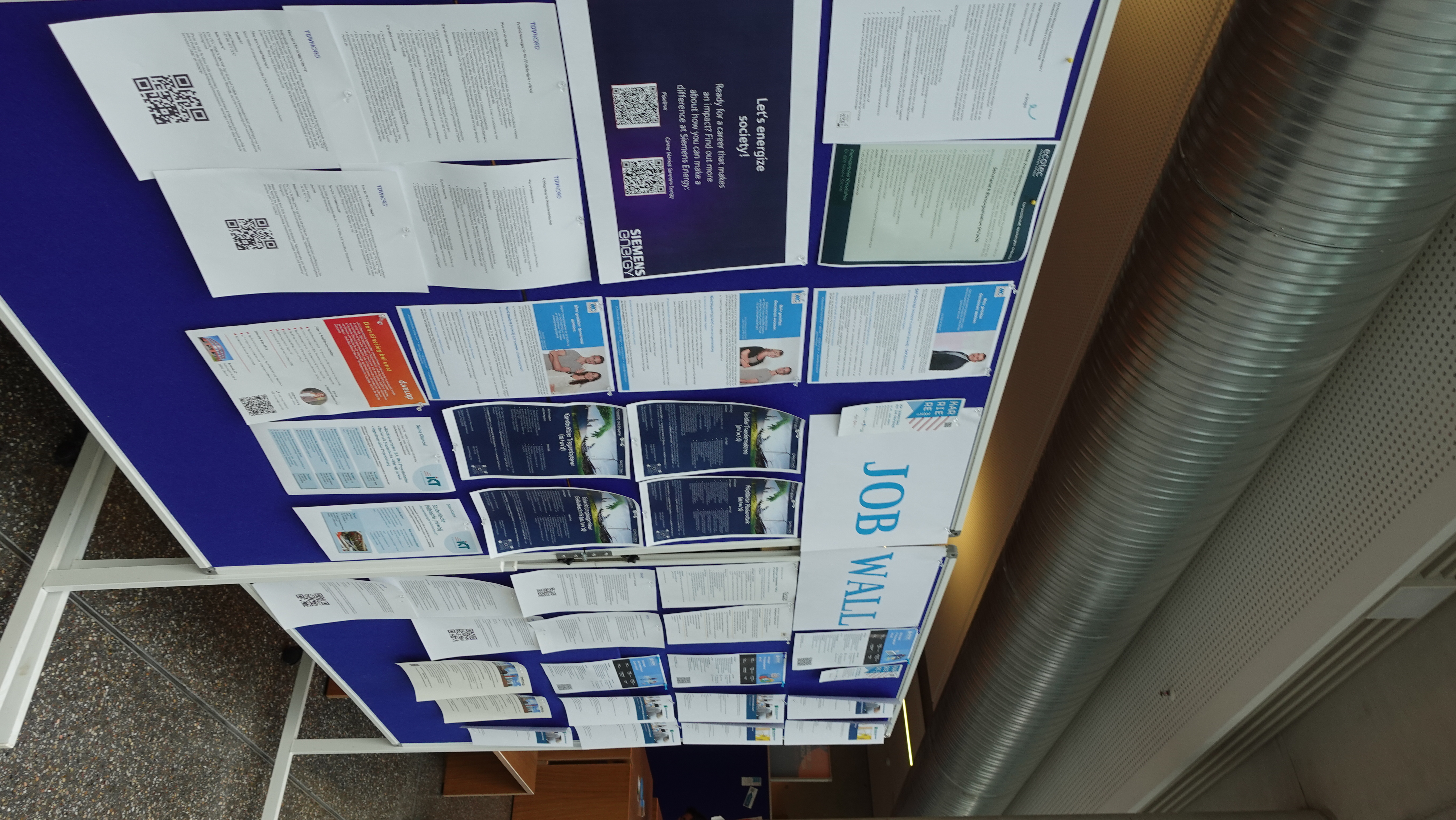 Jobwall mit Angeboten