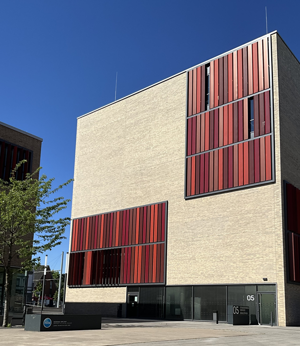 Außenansicht von Gebäude 3 am Campus Mülheim