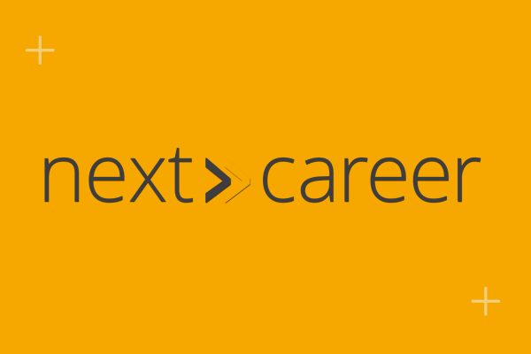 Gelbe Fläche mit Text "next career"