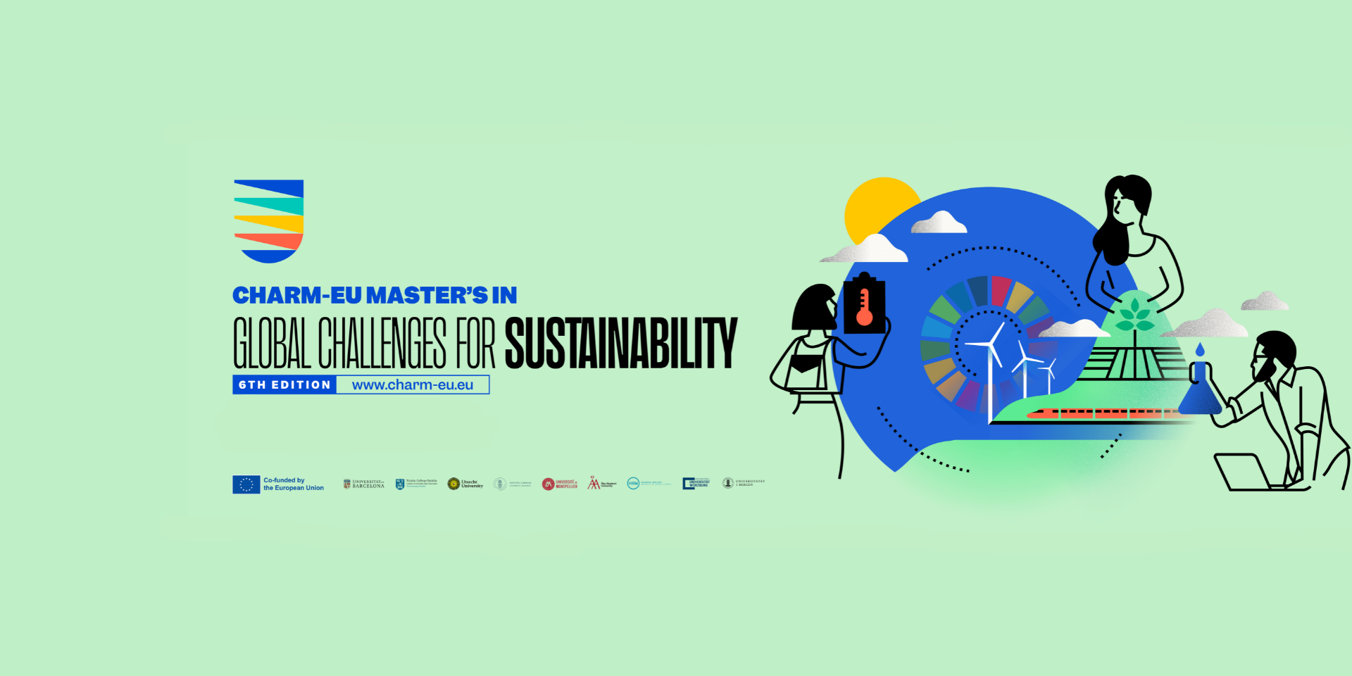 Werbebanner für den CHARM‑EU Masterstudiengang „Global Challenges for Sustainability“ (6. Edition). Links befinden sich das Programmlogo, der Titel des Studiengangs und die Webadresse „www.charm-eu.eu“. Rechts zeigen Illustrationen Szenen zu Nachhaltigkeit und Klimaschutz: eine Person mit Temperaturanzeige, das bunte Kreissymbol der UN‑Nachhaltigkeitsziele, Windräder, Felder mit Pflanze, ein Zug sowie eine forschende Person mit Reagenzglas und Laptop. Unten stehen die Logos der Europäischen Union und der Partneruniversitäten.