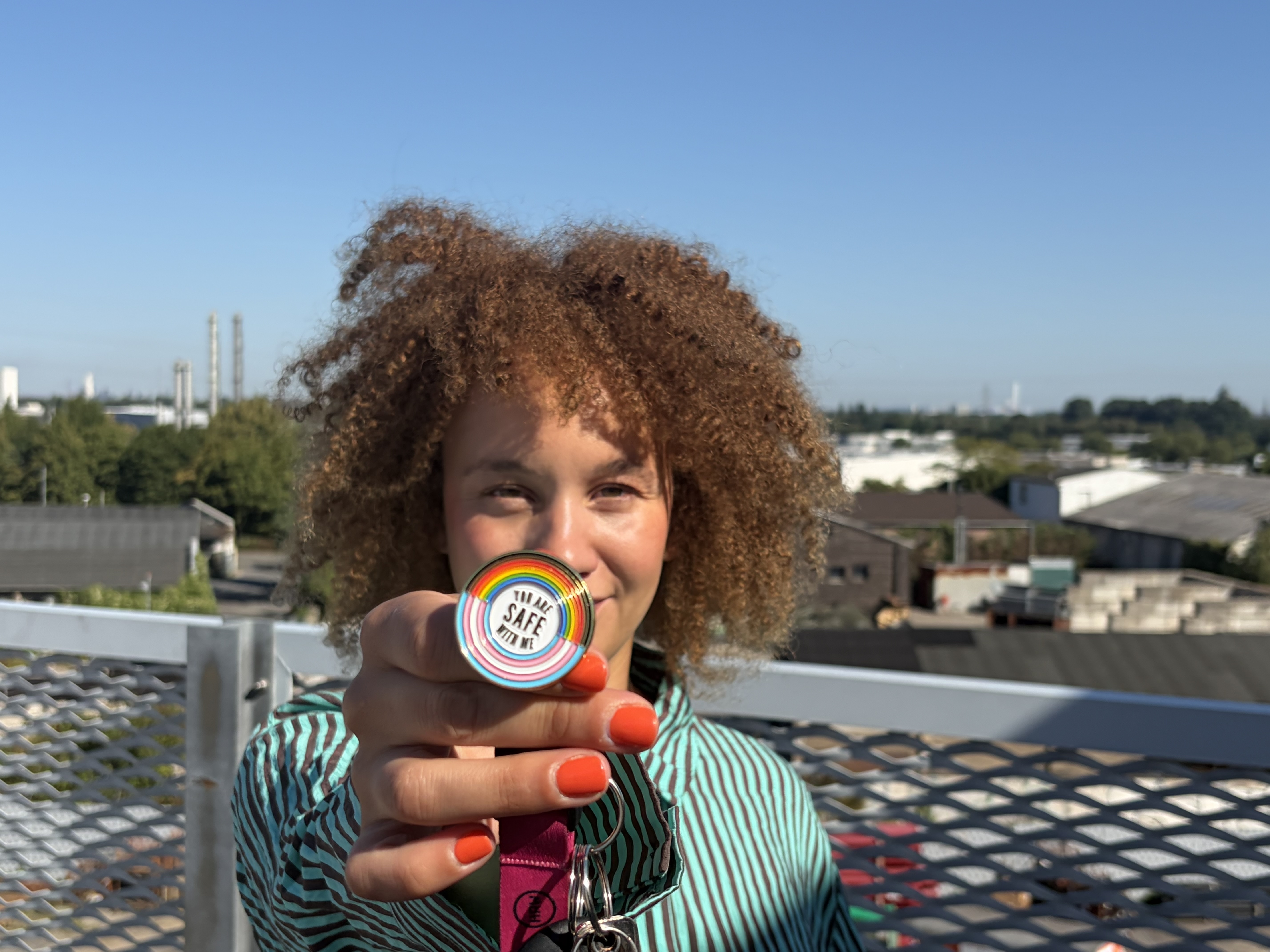 Porträt Laura Bohnert auf Parkdeck