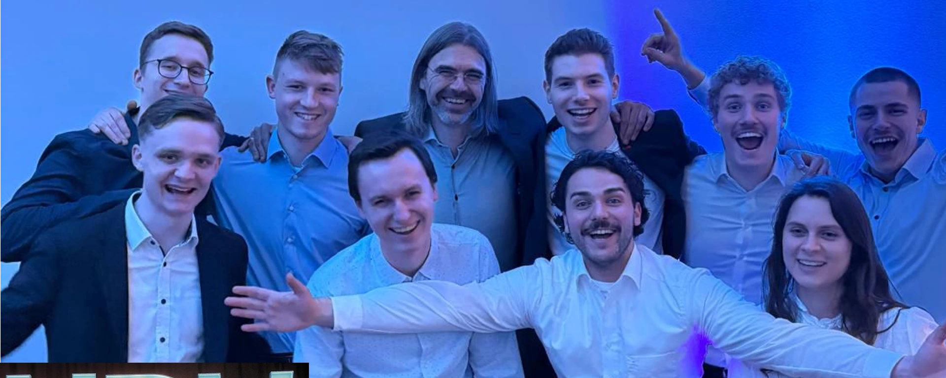 Gruppenfoto von Studierenden und Prof.Dr. Mark Oelmann