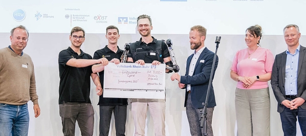 csm_2023-06_13_HRW_Incubate_Cybrid_gewinnt_Pitch_Aufmacher_f0059ff99c.jpg