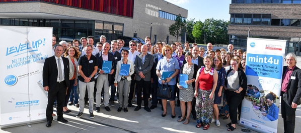 csm_2018-06-20_HRW_Schulkooperationen_Netzwerktreffen_Webaufmacher_d00feae73e.jpg