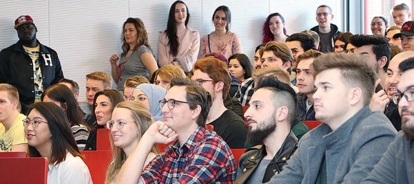 csm_Aufmacher_Studenten_9440cdb972 (1).jpg