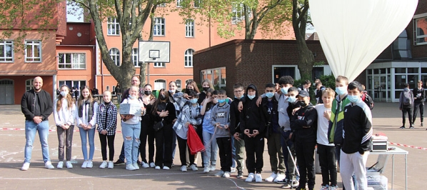 csm_2022-05-04_Fasia_Jansen_Wetterballon_967b5670e0.jpg