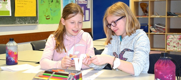 csm_2017-12-05_Caroline_und_Anne_Latein_Mint_a99cd1d634.jpg