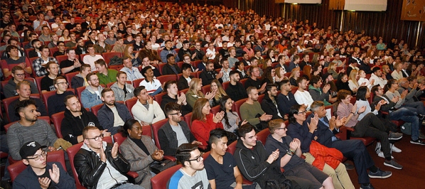 csm_2019-09-20_Erstsemesterbegruessung_Stadthalle_Theatersaal_web_da482ad03c.jpg