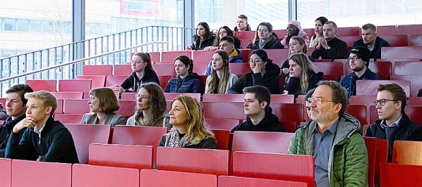 csm_2023-03-31_Erstsemesterbegruessung_Aufmacher_17032b4f4b.jpg