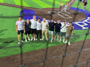 HRW-Studierende und Studierende der Wayne State University gemeinsam beim Baseball in Detroit