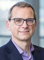 Das Foto zeigt einen m&auml;nnlichen Gastreferenten.