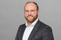 Das Foto zeigt Herrn Demier Schoof